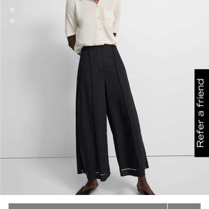 Theory black ladder eyelet cropped pant